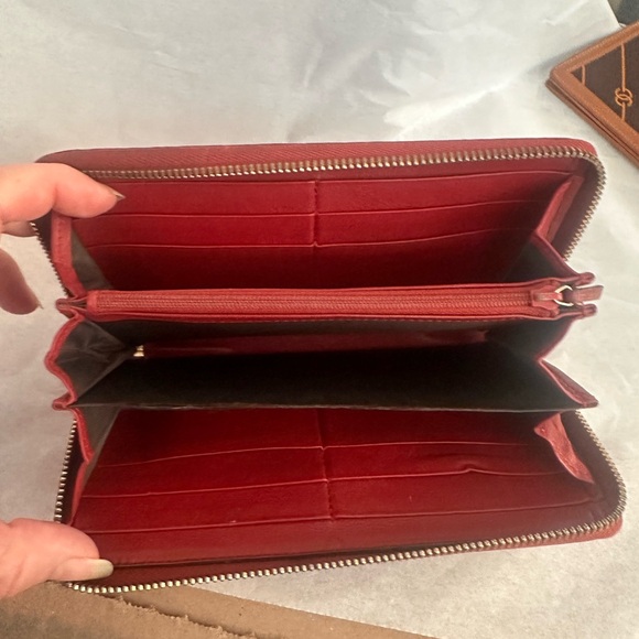 Vintage Gucci Glossy Red Leather Wallet - Picture 5 of 7